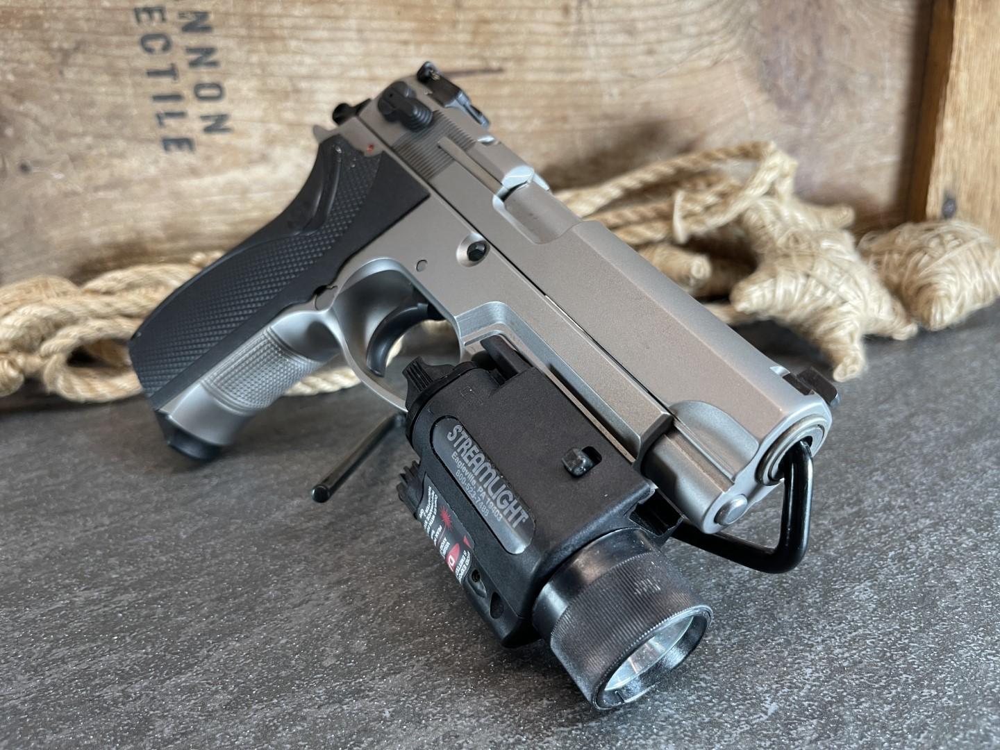 Smith & Wesson Model 5906TSW 4" 9mm w/ Streamlight Tac Light, in