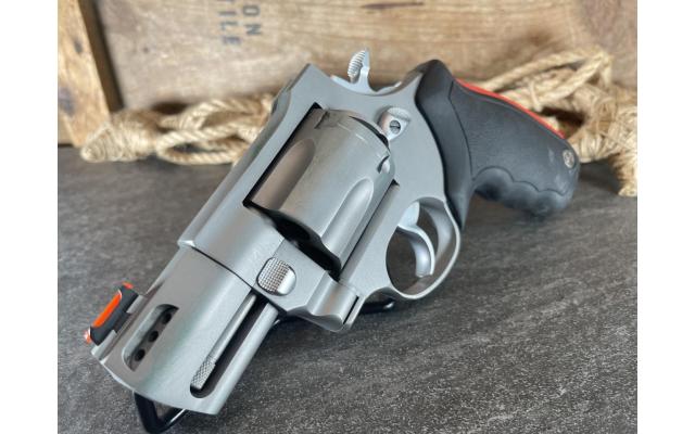 Taurus 454 Raging Bull 2.5" .454CASULL, in original box - Pre-Owned