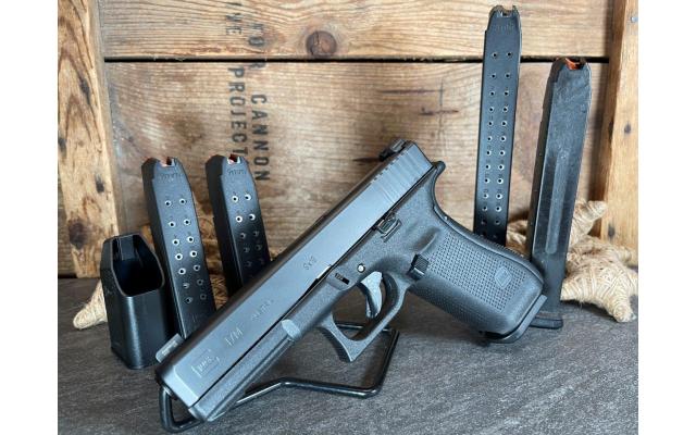 Pre-Owned Glock 17M 4.49" 9mm, in original case