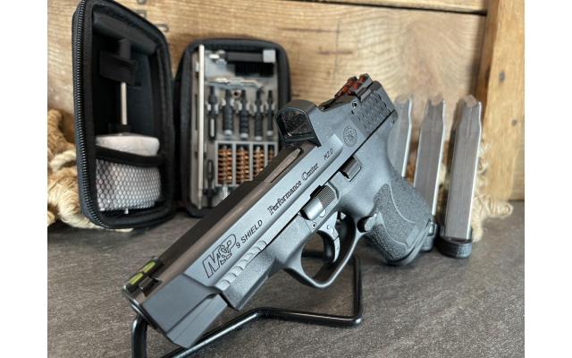Smith & Wesson M&P9 Shield Performance Center 4" 9mm , in original box - Pre-Owned