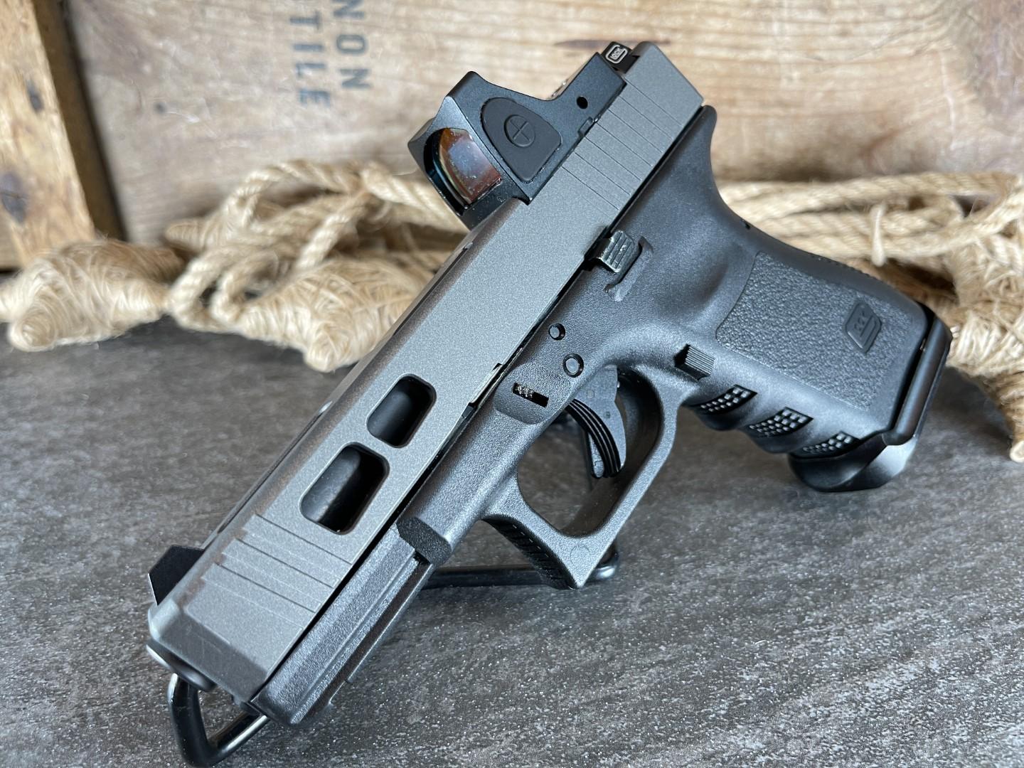 Glock 19 Gen 3 4.02" 9mm w/ Red Dot Optic, in original case PreOwned