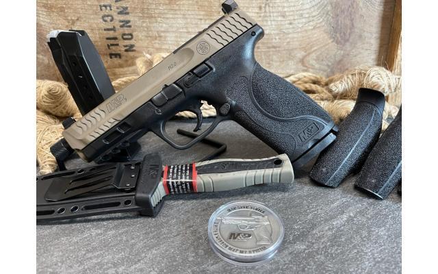 S&W M&P9 M2.0 Duotone 4.6" 9mm Kit, NEW!