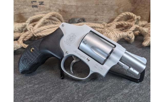 New Smith & Wesson Mod. 642 Deluxe .38SPL