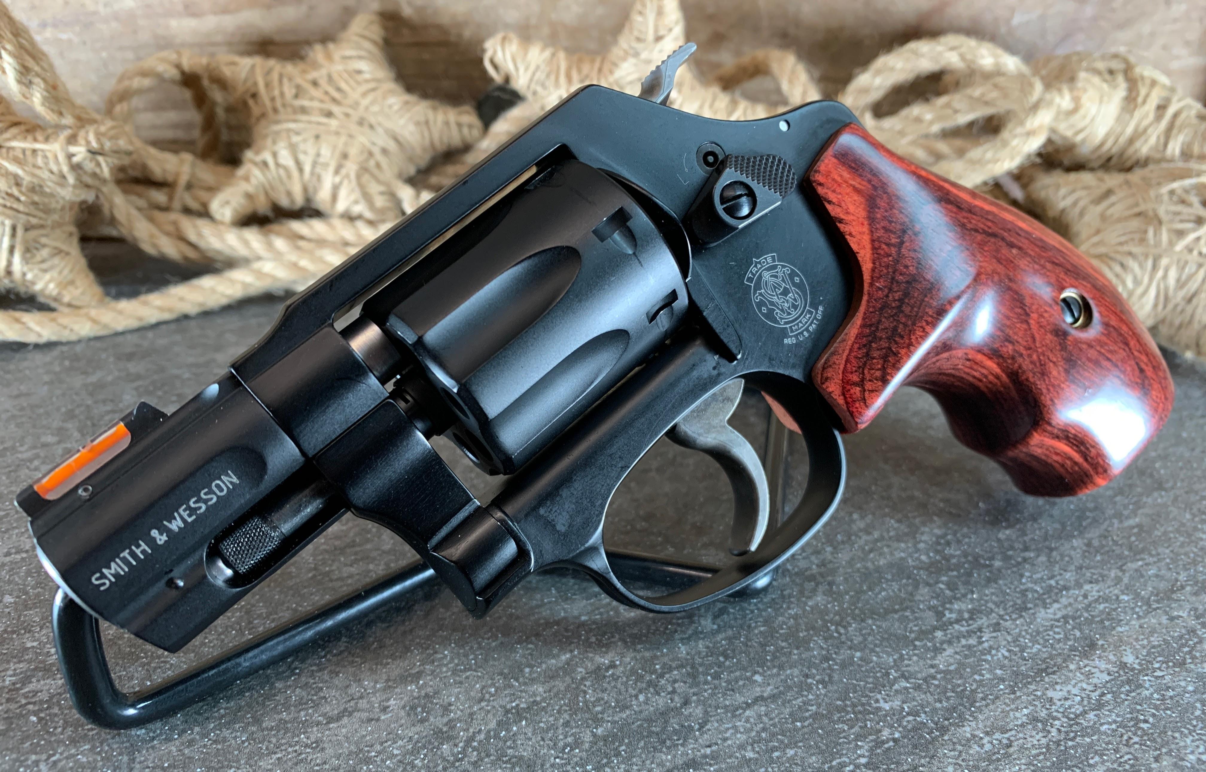 New Smith & Wesson 351PD Airlite .22Mag - harveysauctions.com
