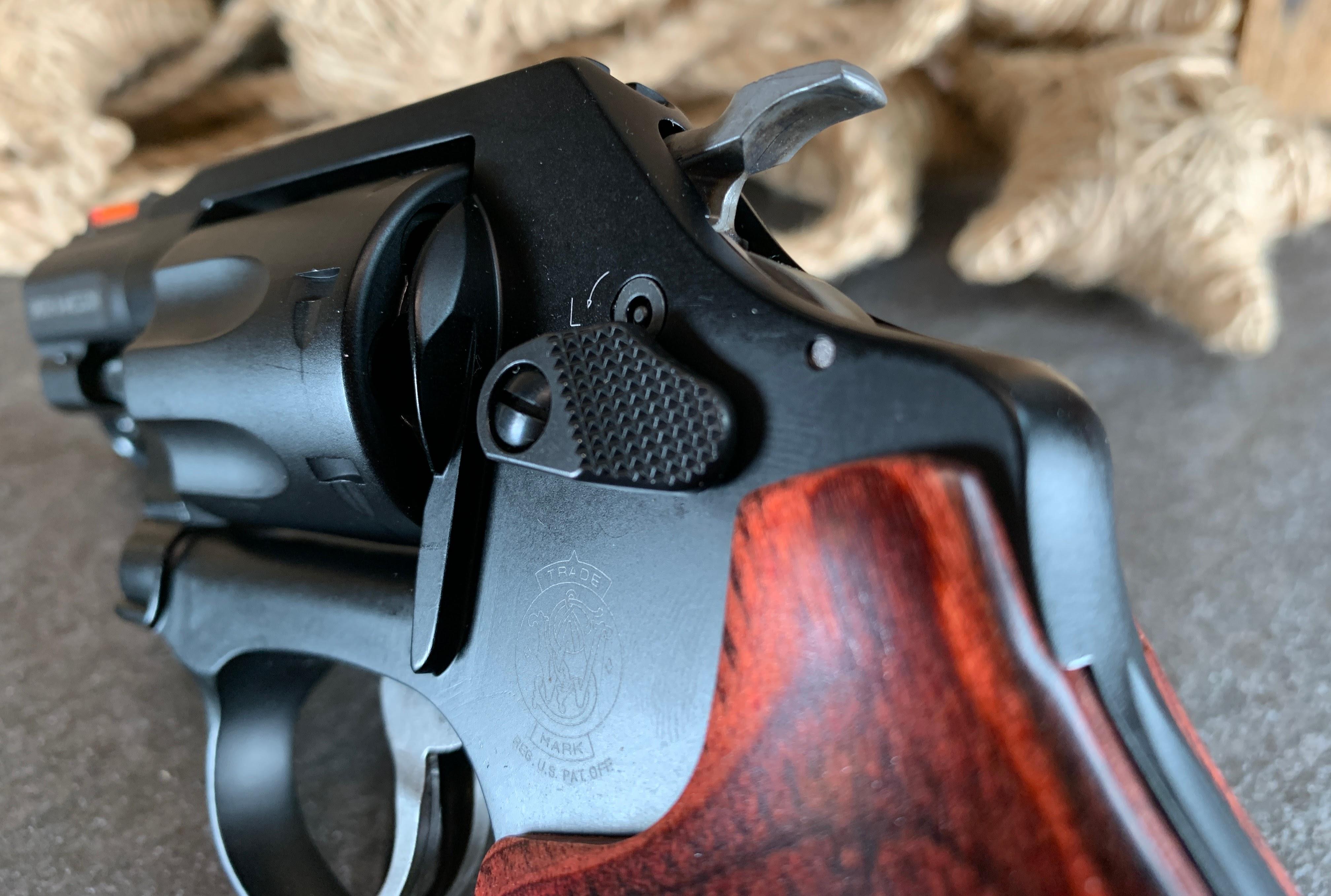 New Smith & Wesson 351PD Airlite .22Mag - harveysauctions.com