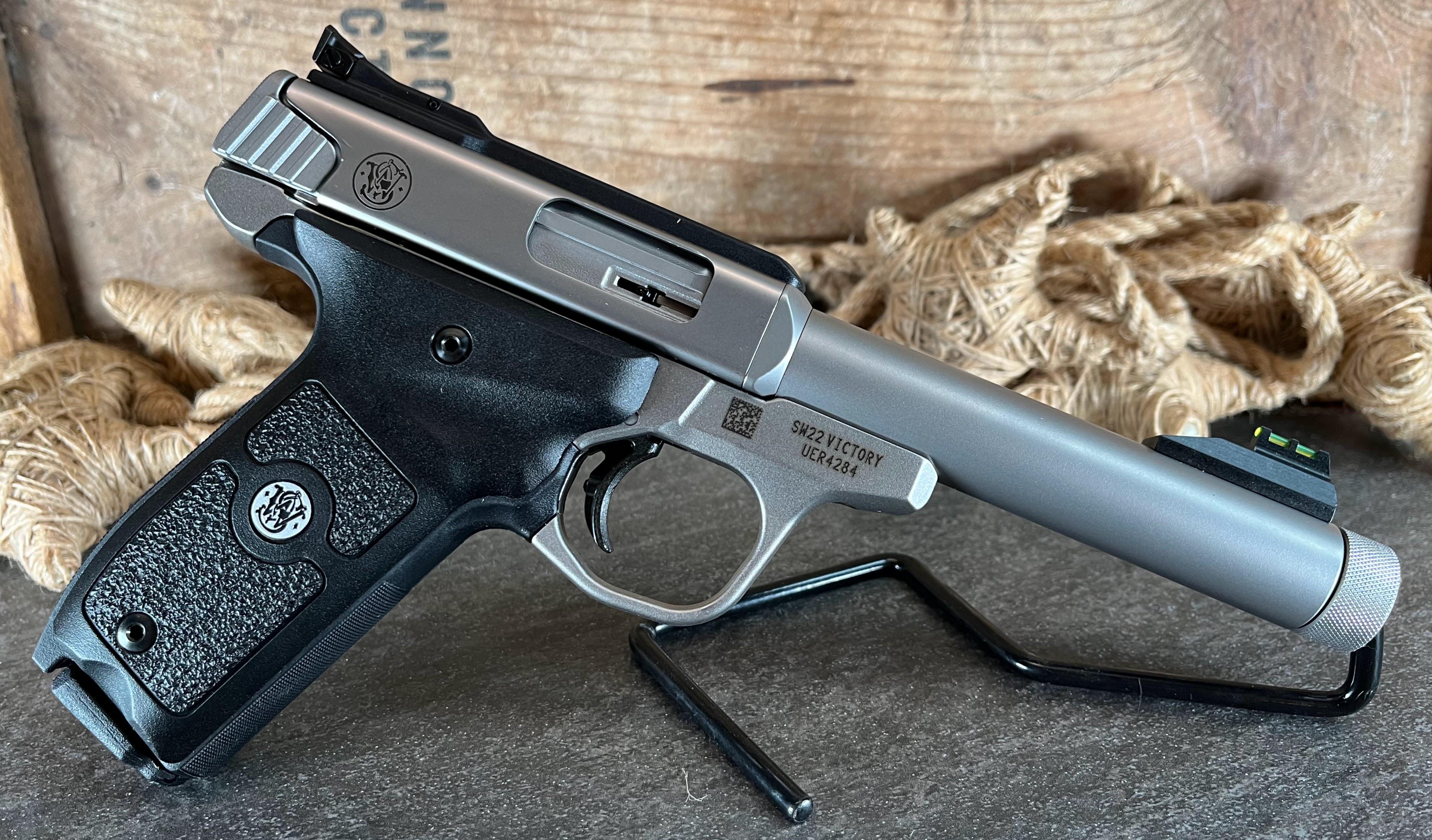 New Smith & Wesson SW22 Victory .22lr SS - harveysauctions.com