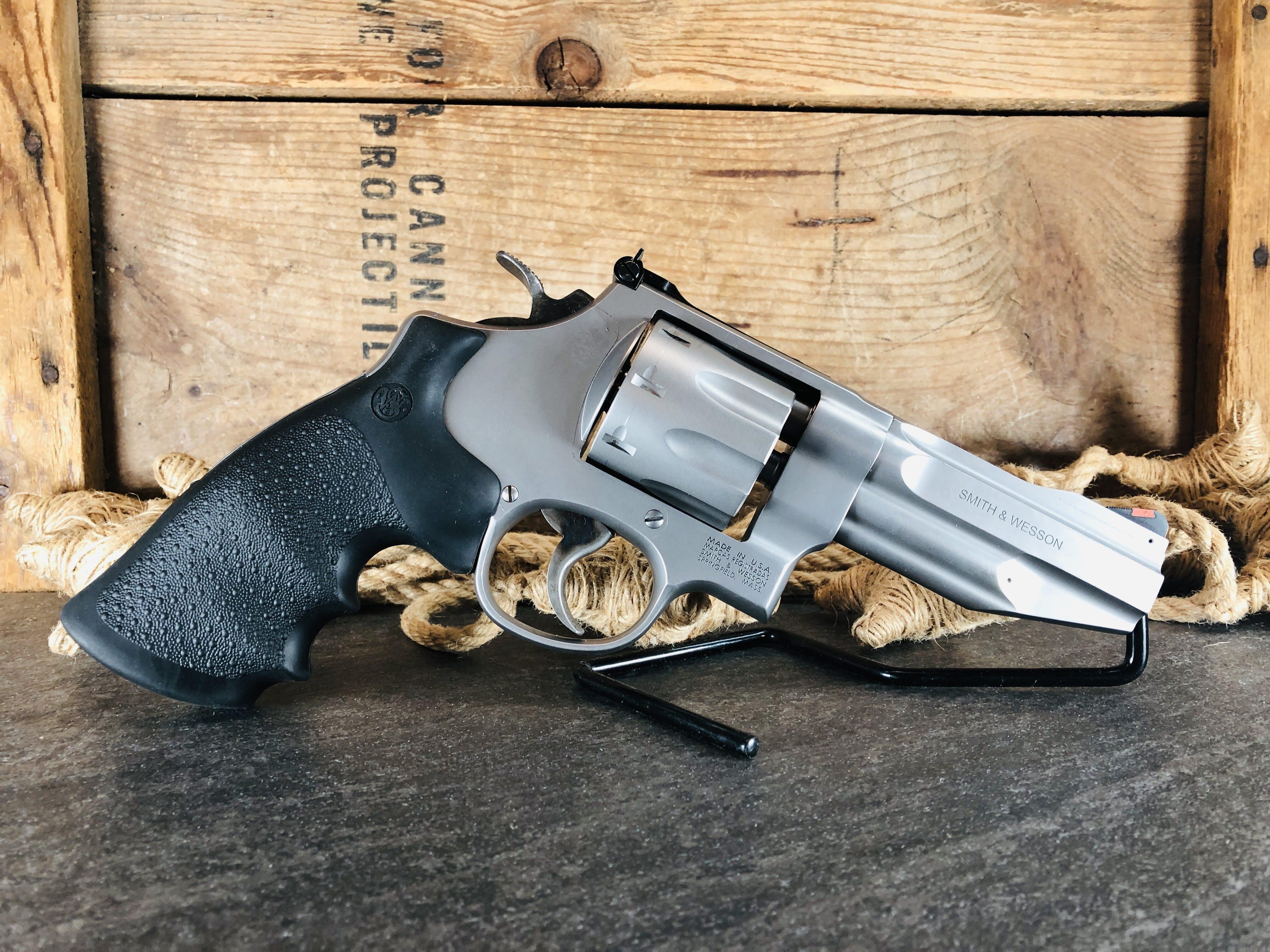 New Smith & Wesson 627 PC .357 Magnum - harveysauctions.com