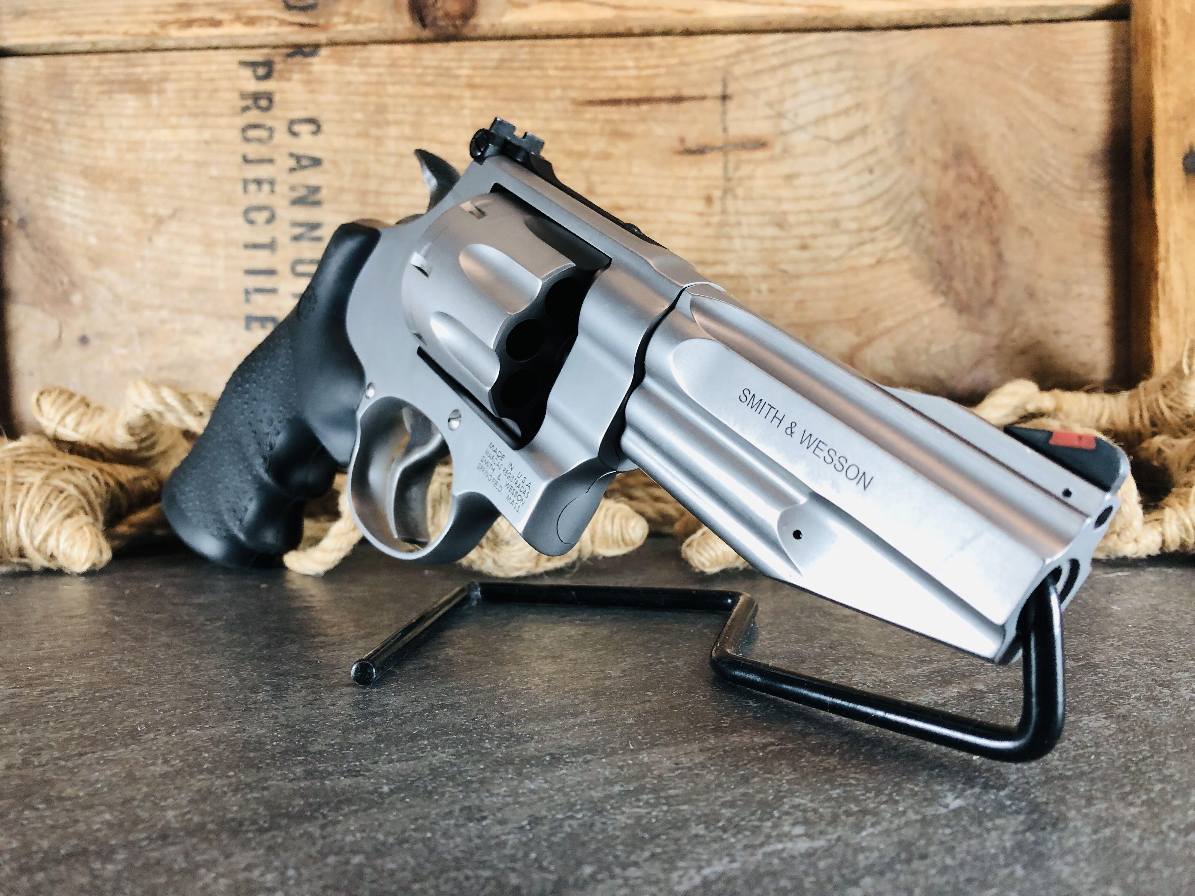 New Smith & Wesson 627 PC .357 Magnum - harveysauctions.com