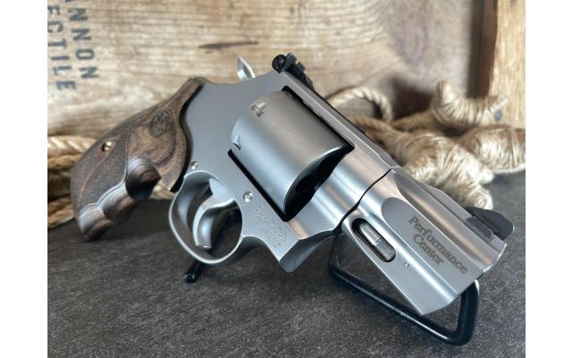 Smith & Wesson Performance Center 686 2.5" .357MAG - NEW!