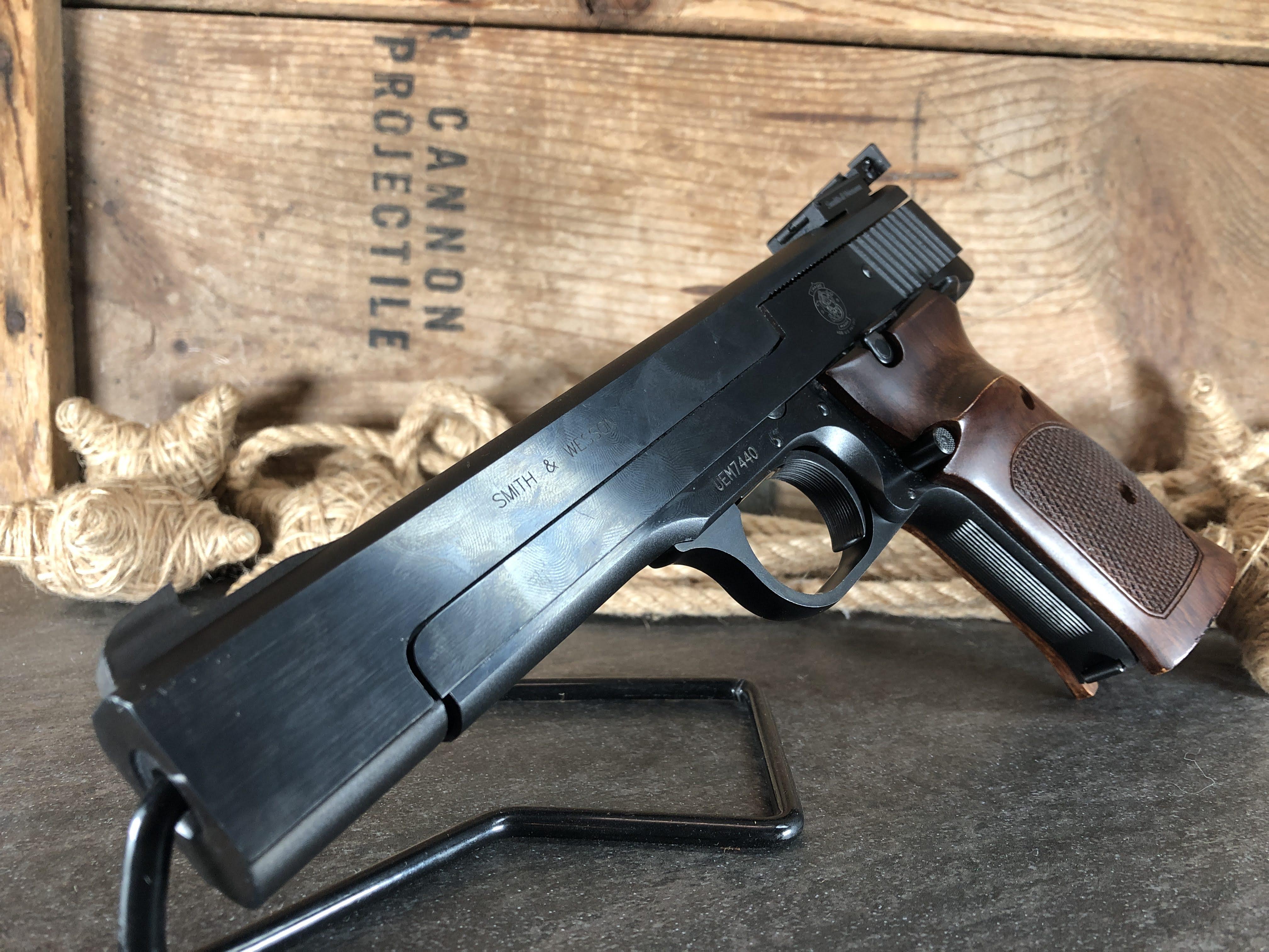 Sw M41 Pre-owned Smith & Wesson M41 .22LR in Hard Case - harveysauctions.com