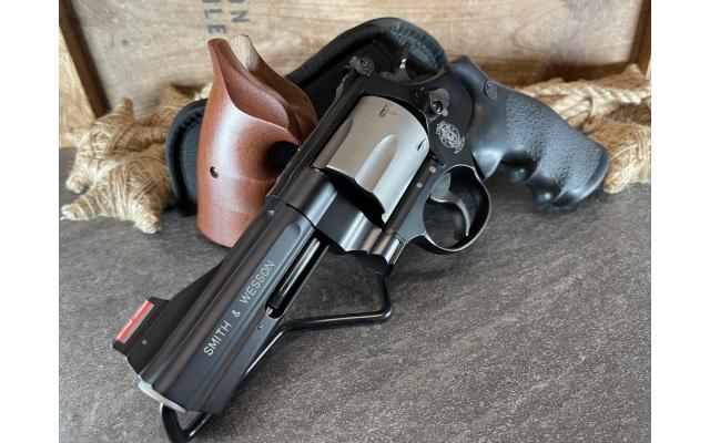 Smith & Wesson Model 329PD Airlite 4" .44MAG, in original box - Pre-Owned