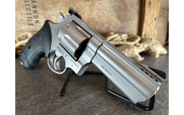Taurus Model 44 4" .44MAG - NEW!