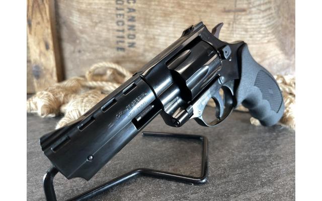 EAA Windicator 3.75" .38SP / .357MAG, in original case - Pre-Owned