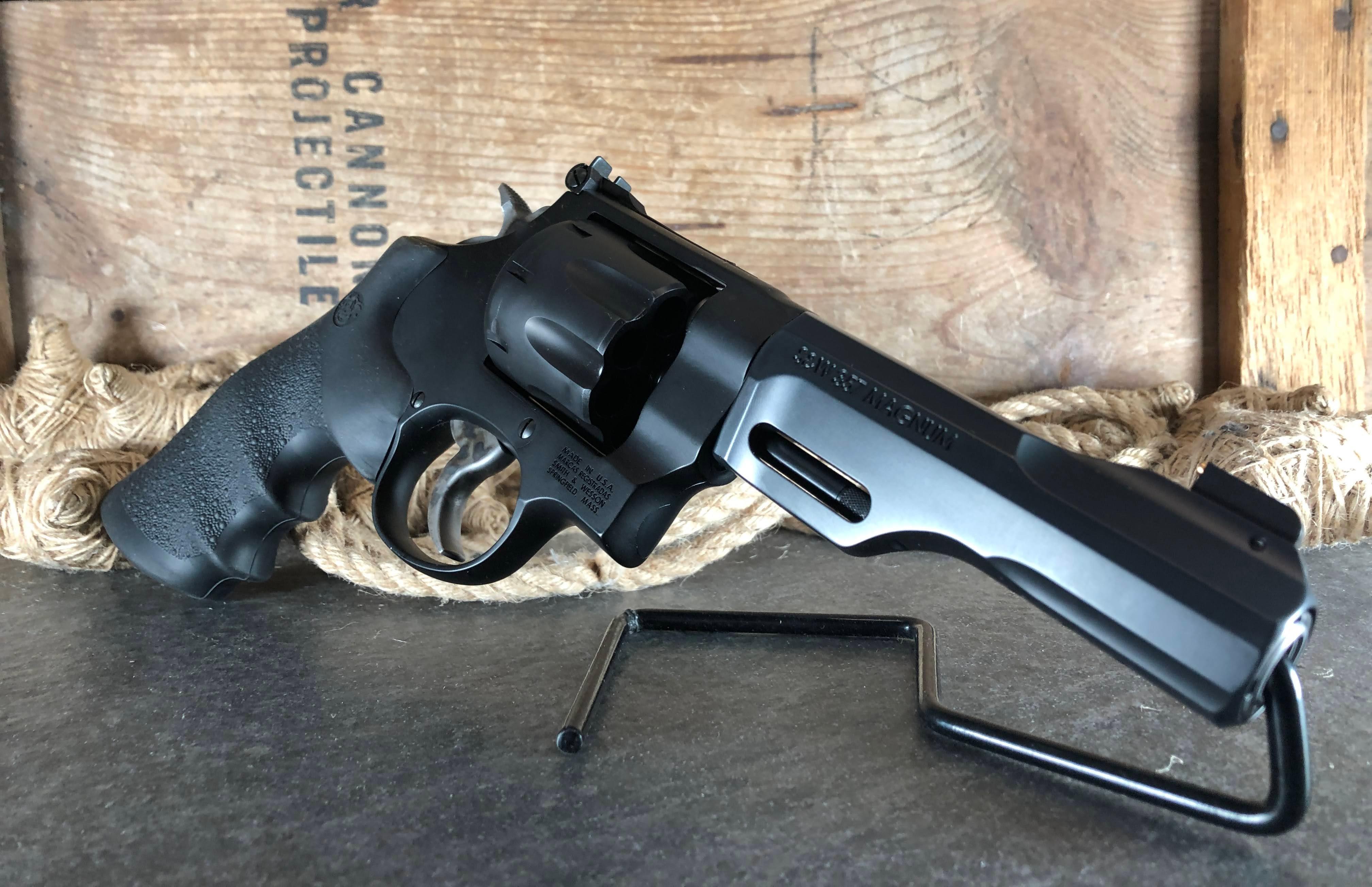 327 R8 New Smith & Wesson 327 R8 .357mag - harveysauctions.com
