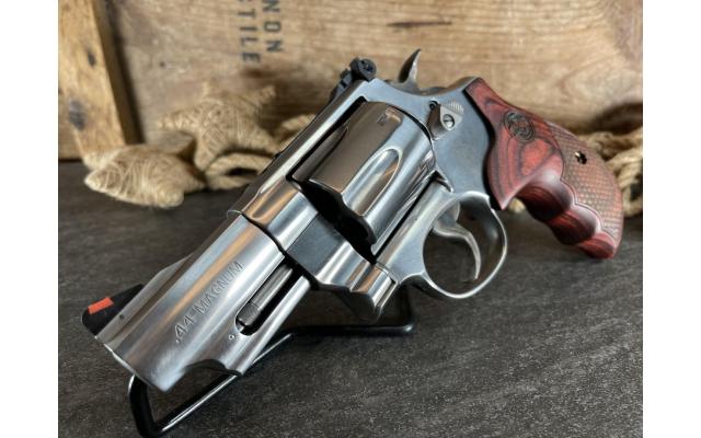 Smith & Wesson Model 629 3" .44MAG (Deluxe Talo Edition), in original case - Pre-Owned