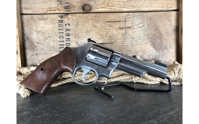 New Smith & Wesson 686 Mountain Gun .357mag - harveysauctions.com