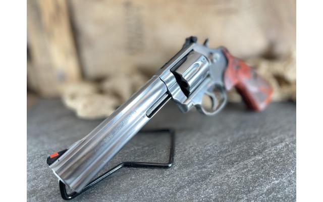 Smith & Wesson Model 686 Plus Distinguished Combat 6" .357MAG - NEW!