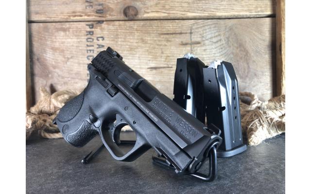 Pre-owned Smith & Wesson M&P9C 9mm In Hard Case