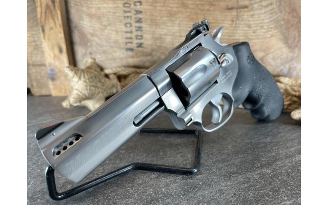 Taurus 627 Tracker 4" .357MAG, in original box - Pre-Owned
