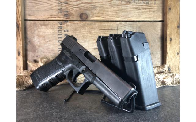 Pre-owned Glock 21 Gen2 .45acp In Soft Case