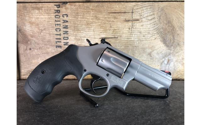 Pre-ownewd Smith & Wesson 66-8 .357mag In Hard Case