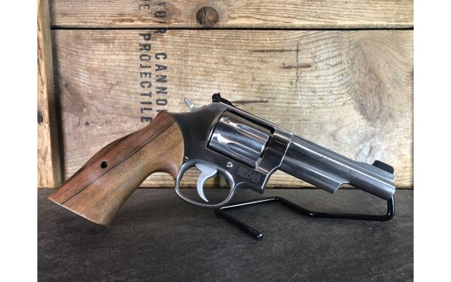 Pre-owned Smith & Wesson 686 Mountain Gun .357mag In Hard Case