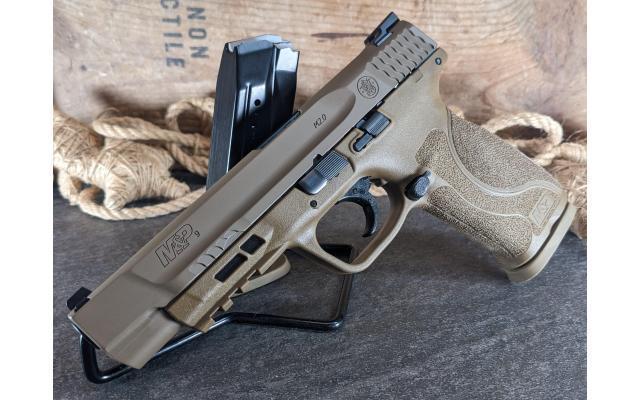 New Smith & Wesson M&P9 M2.0 9mm FDE