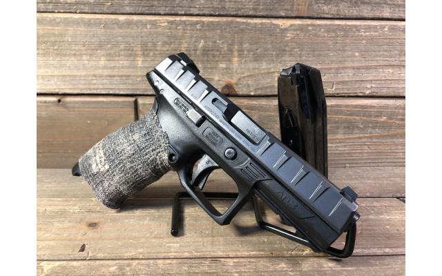 Pre-owned Beretta APX 9mm In Hard Case