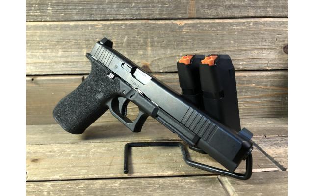 Pre-owned Glock 17L 9mm In Hard Case