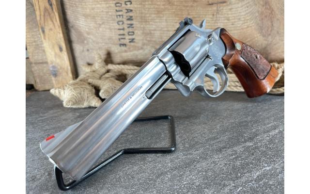 Smith & Wesson Model 686 6" .357MAG, in aftermarket case - Pre-Owned