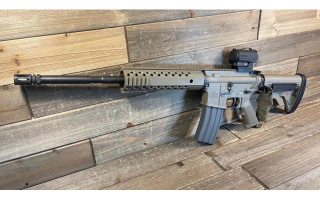 Diamondback DB-15 16" 5.56NATO w/ Vortex Sparc Red Dot, no box - Pre-Owned